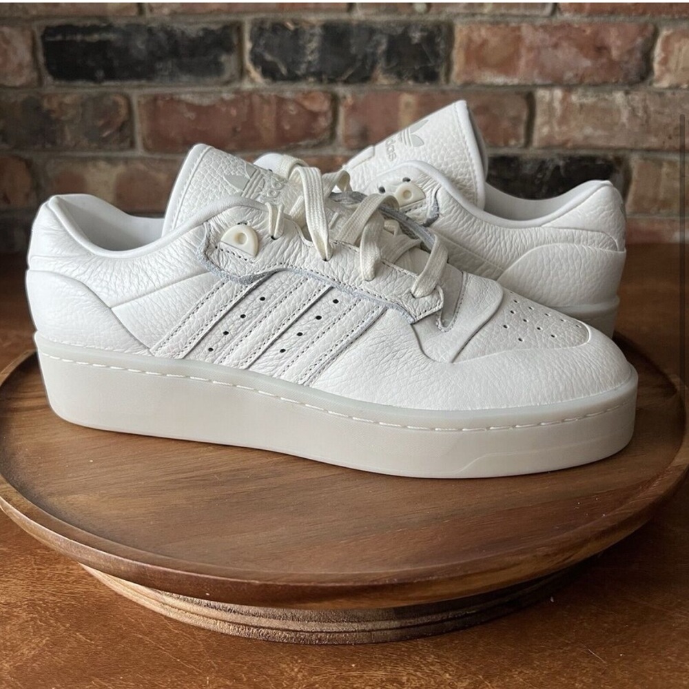 Adidas Originals Women's Comfort Lace Up Rivalry Lux Shoes Ivory Size 8.5